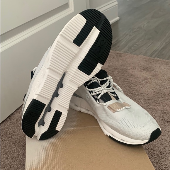 On Running Men's White and Gray Sneakers - Picture 4 of 4